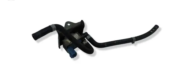 Nissan 350Z Valve vacuum A83600