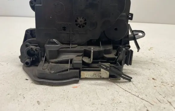 BMW 3 E90 E91 Rear door lock 7060296 9630907