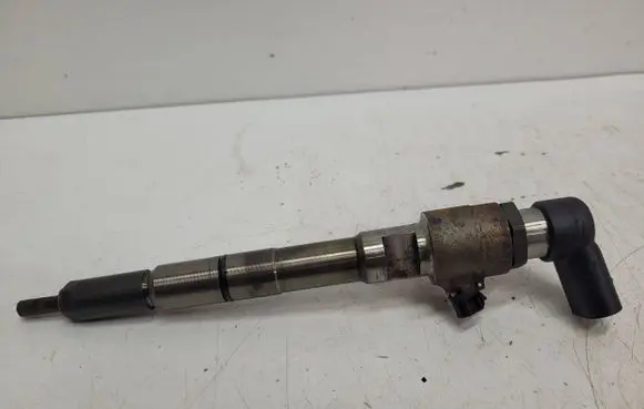 Volkswagen Caddy Fuel injector 03L130277B