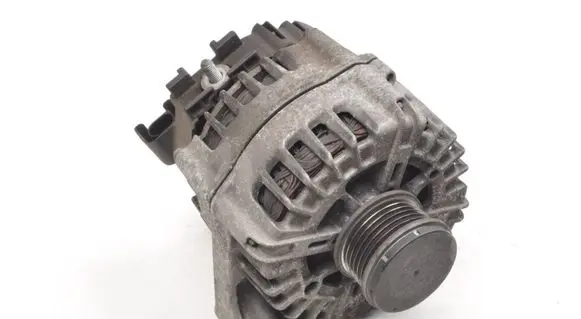 BMW 3 E90 E91 Generator/alternator 8507624