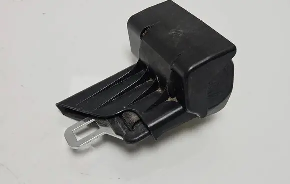 BMW 7 E38 Middle seatbelt (rear) 042161501
