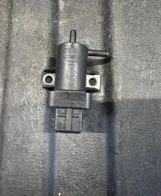 Infiniti FX Turbo solenoid valve 8200762162