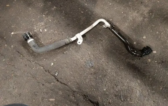 Audi A6 S6 C7 4G Engine coolant pipe/hose 4G0121071N