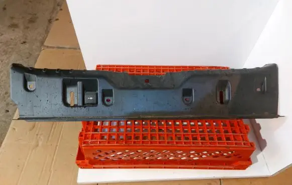Trunk/boot sill cover protection