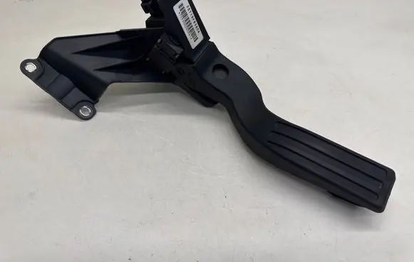 Ford Mondeo Mk III Accelerator throttle pedal 2S719F836DA