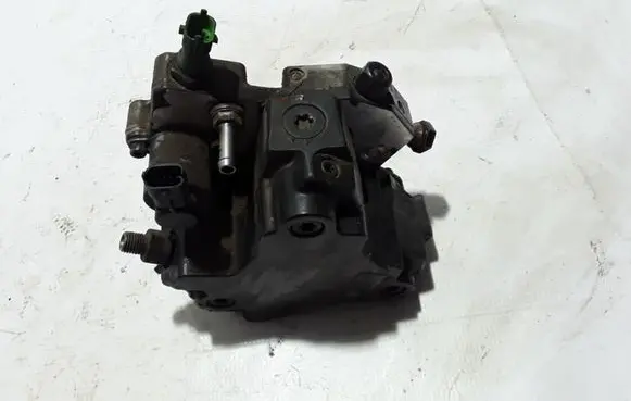 Volvo S80 Fuel injection high pressure pump 30756125
