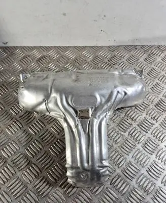 Volvo XC90 Heat shield in engine bay 32223288
