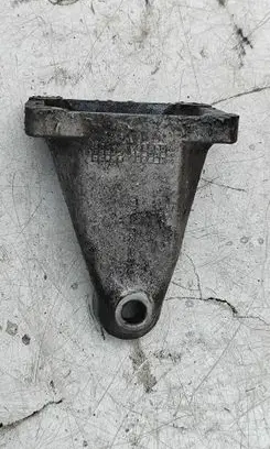 Engine mounting bracket