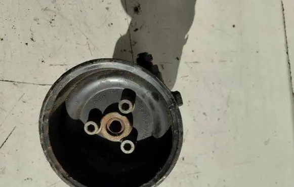 Volkswagen Golf V Power steering pump 030145269A
