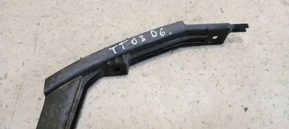 Rear bumper mounting bracket