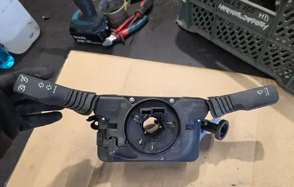 Opel Astra H Indicator stalk 13250223 498990969