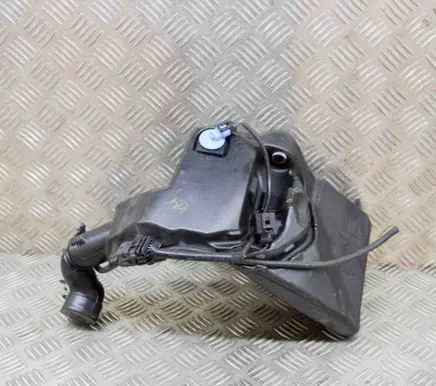 Windshield washer fluid reservoir/tank