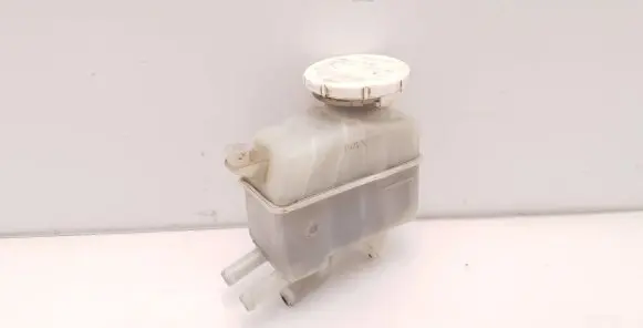 Mitsubishi Grandis Brake fluid reservoir 
