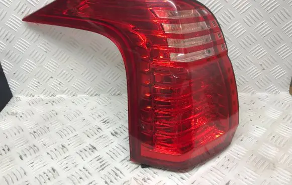 Peugeot 5008 Rear/tail lights 26120102 9672666580