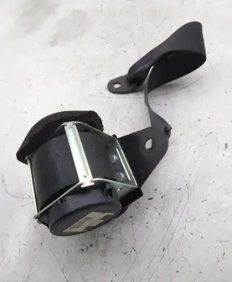 Toyota Avensis T270 Rear seatbelt 7336005170
