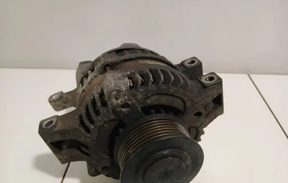 Honda CR-V Generator/alternator 1042104860