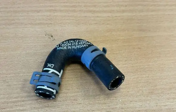 Volkswagen Golf VII Engine coolant pipe/hose 04L121058F