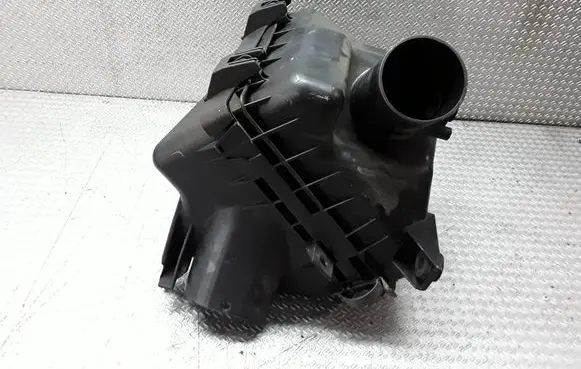 Mitsubishi Grandis Air filter box MR993558