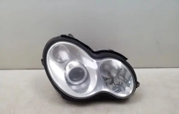 Mercedes-Benz C W203 Headlight/headlamp A2038203861