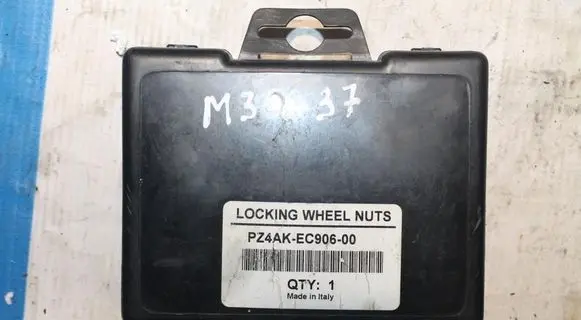 Toyota Prius (XW30) Anti-theft wheel nuts and lock PZ4AKEC90600
