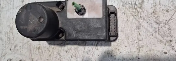 Volkswagen PASSAT B4 Central locking vacuum pump 1H0962257E