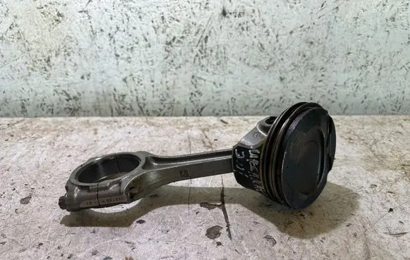 Maserati Ghibli Piston with connecting rod 