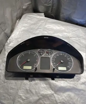 Volkswagen Sharan Speedometer (instrument cluster) 7M3920800J
