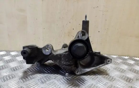 Renault Master III Generator/alternator bracket 117102273R