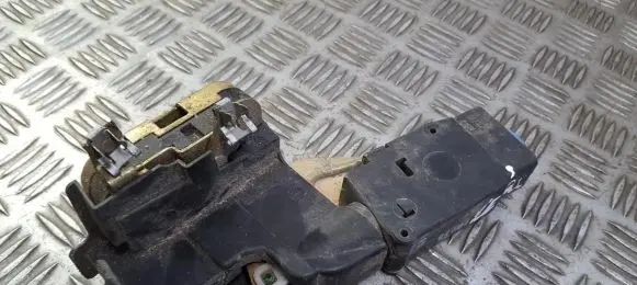 Mitsubishi Carisma Front door lock