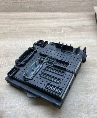 Volvo XC90 Fuse module 30728512 30728273