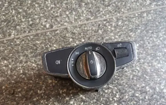 Mercedes-Benz Vito Viano W447 Light switch A2059051810