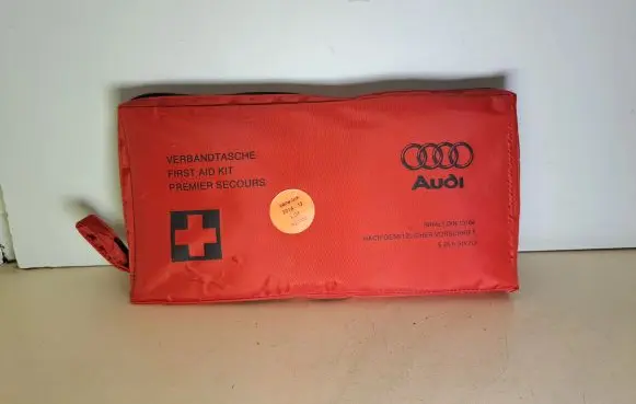 Audi A6 S6 C5 4B First aid kit 4B0860281