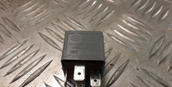 Volkswagen PASSAT B6 Other relay 141951253B