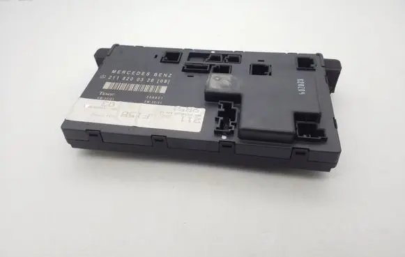 Mercedes-Benz E W211 Door control unit/module 2118200326