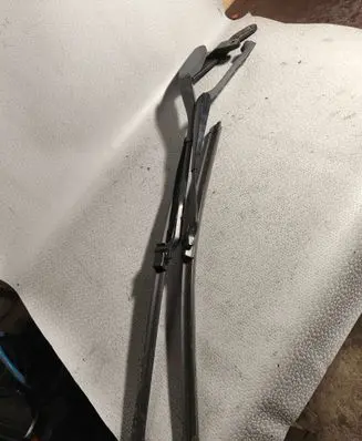 Mercedes-Benz E W212 Front wiper blade arm 3392125703