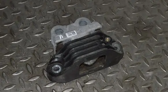 Engine mount bracket