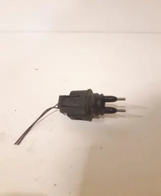 Volkswagen PASSAT B6 Windshield washer fluid level sensor 
