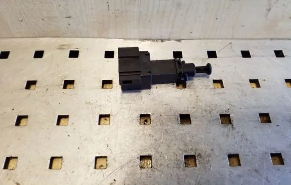 Volkswagen Multivan T4 Brake pedal sensor switch 1J0945511A