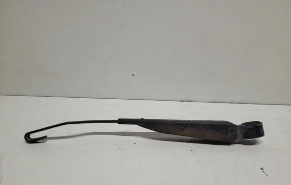 Chrysler PT Cruiser Rear wiper blade arm 05288704