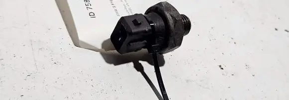 BMW 5 F10 F11 Oil pressure sensor 7568480
