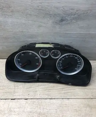 Volkswagen PASSAT B5.5 Speedometer (instrument cluster) 3B0920809C VWZ7Z0D9722119