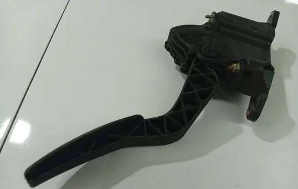 Chrysler 300 - 300C Accelerator throttle pedal 