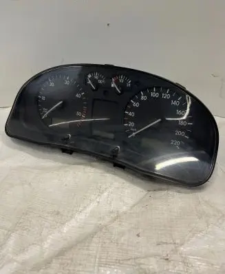 Volkswagen PASSAT B5.5 Speedometer (instrument cluster) 3B0919880L 21049701047