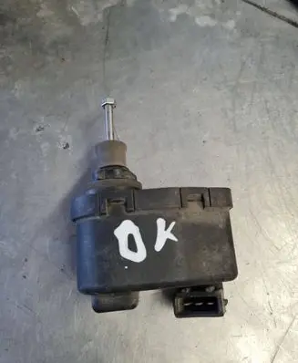 Volkswagen Transporter - Caravelle T4 Headlight level adjustment motor 165941295 00437542