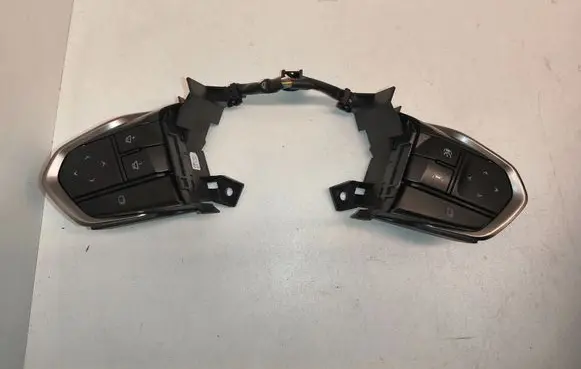 Lexus RX V Steering wheel buttons/switches 8425048560