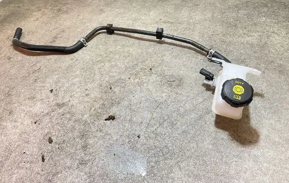 Power steering fluid tank/reservoir