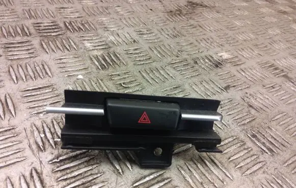 Mazda CX-3 Hazard light switch da6a664h0