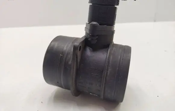 Volkswagen PASSAT B6 Mass air flow meter 074906461B