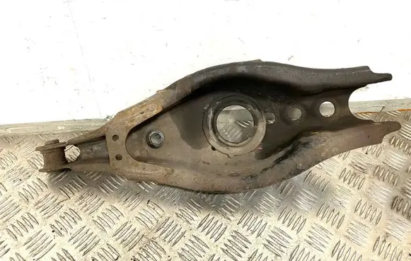 Toyota Avensis T270 Rear upper control arm/wishbone