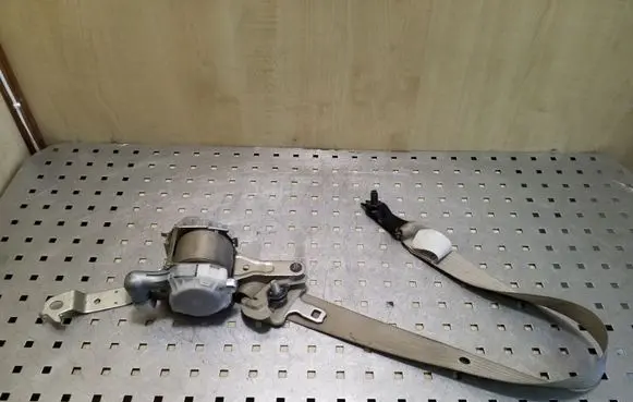 Subaru Legacy Front seatbelt 7Q8050P H074101 G087917